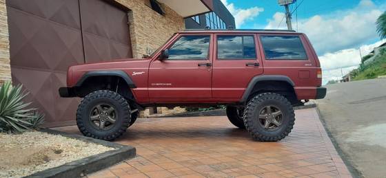 JEEP CHEROKEE 4.0 SPORT 4X4 6I 12V GASOLINA 4P AUTOMÁTICO